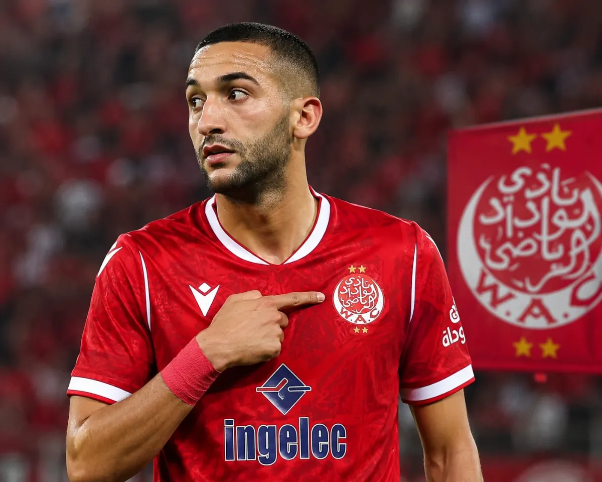 اللاعب حكيم زياش بقميص الوداد الرياضي بعد خضوعه لعملية جراحية ناجحة