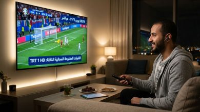 مشجع عربي يشاهد مباراة على القنوات المفتوحة الناقلة لمباريات يورو 2026 مجاناً عبر التلفزيون في المنزل